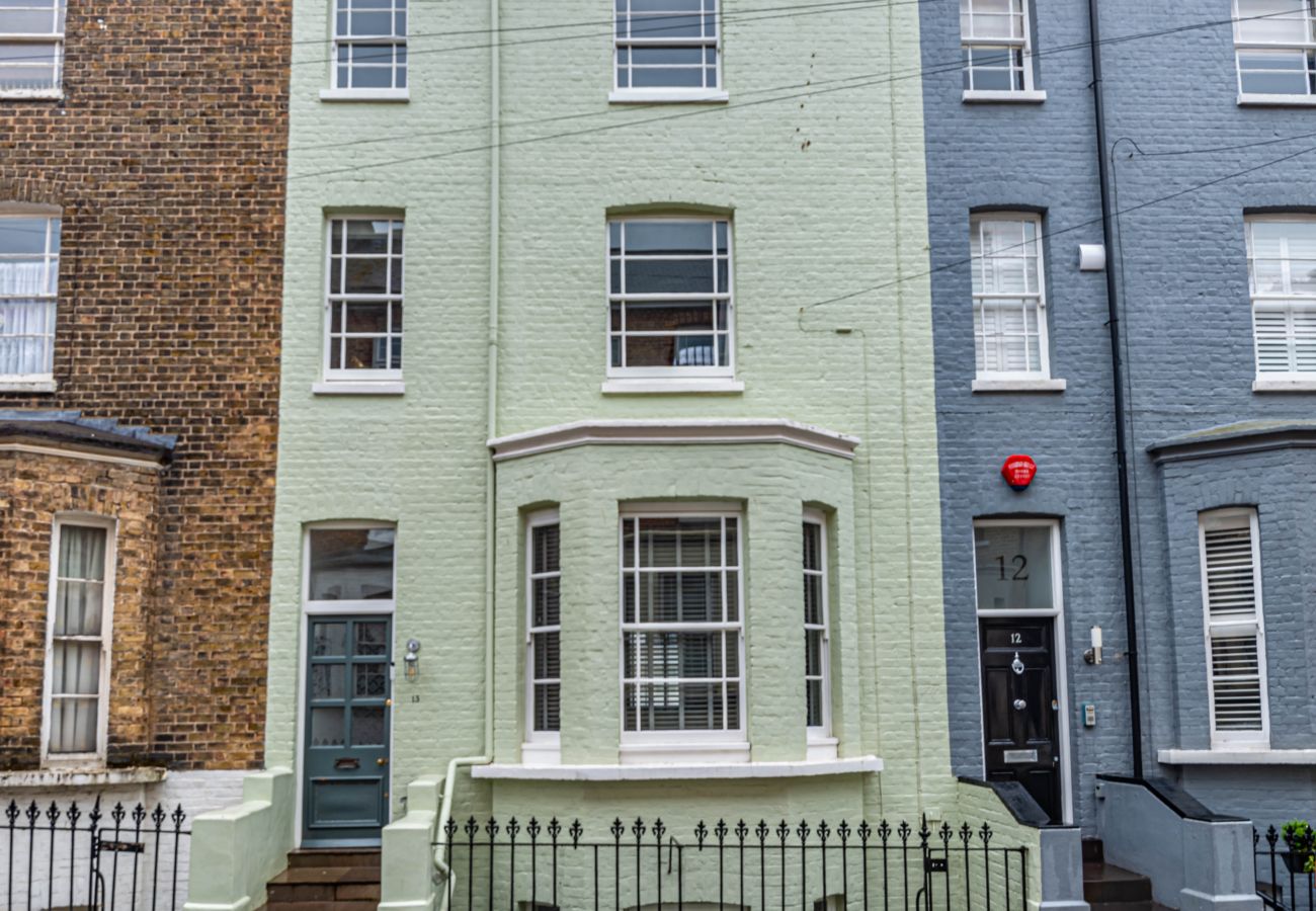 The pale green Georgian façade of The Broadstairs Townhouse